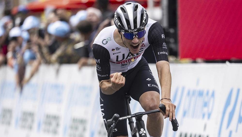 Královskou etapu Kolem Švýcarska vyhrál Ayuso, žlutý dres má Skjelmose